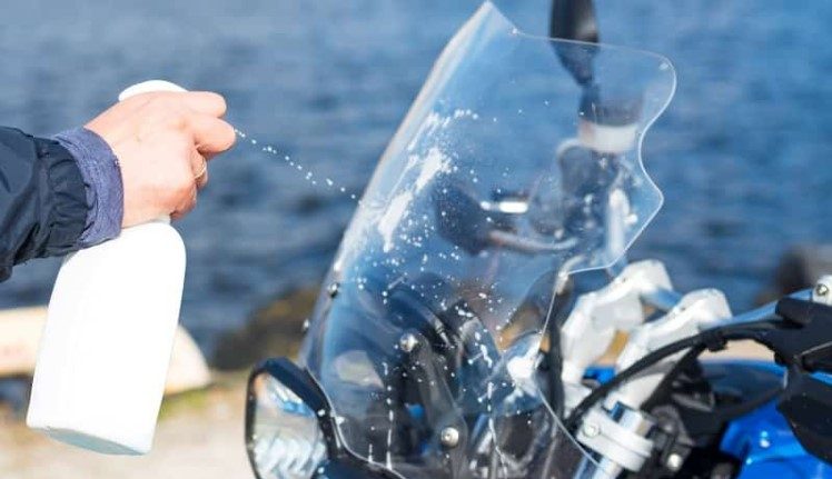 Cleaning the windshield