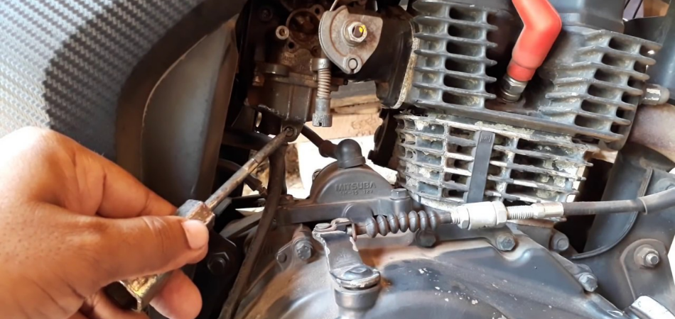 How to Clean a Motorcycle Carburetor Without Removing It