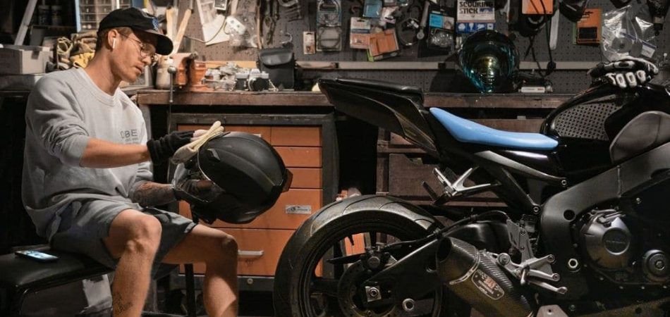 How to Remove Motorcycle Helmet Visor