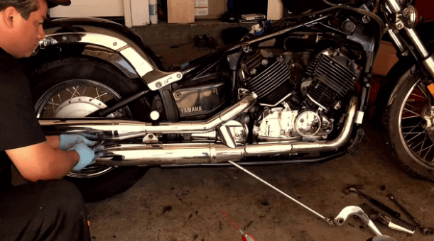 Changing the Header and Muffler of Yamaha v Star 650